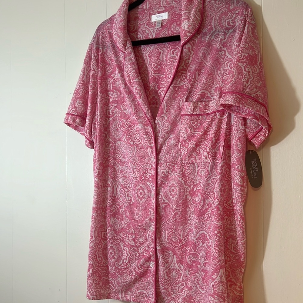 Secret Treasures PJ Top NWT Button Down Pink paisley size XL 16 to 18